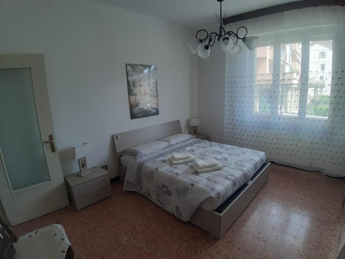 Appartamento Centrale Fino A 8 Posti Letto Pontremoli Buitenkant foto