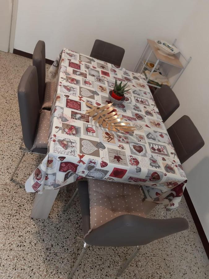 Appartamento Centrale Fino A 8 Posti Letto Pontremoli Buitenkant foto